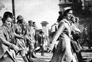 Mulheres se juntam aos comnbatentes de 1932.