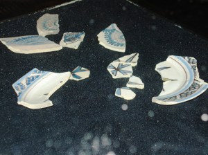 Fragmentos de louça encontrados nas excavações 