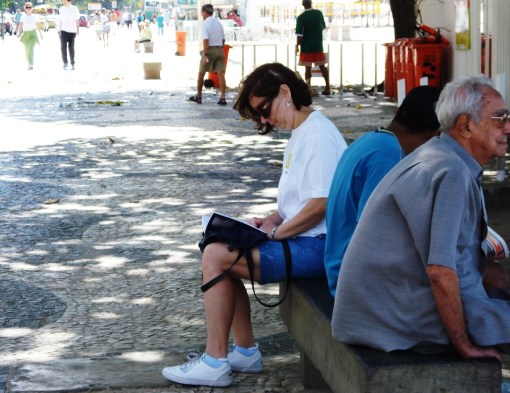 brasileira-lendo-1501