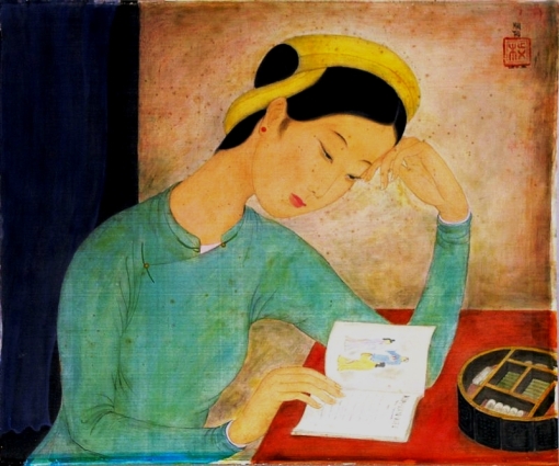 Mai Thu (1906-1980), Jeune fille lisant un poème. Photo Cannes Enchères. Peinture sur soie. Signé en haut à droite; 47 x 56 cm (rousseurs). Lot 400.